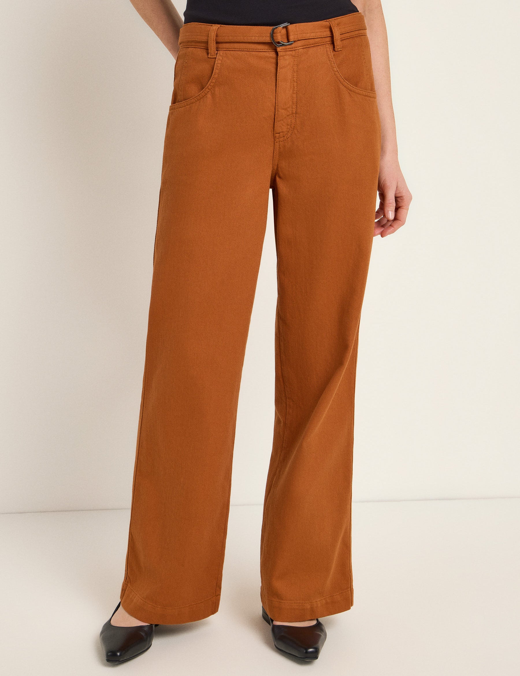 LANIUS_125_14186-335-almond-34_Hose-mit-Guertel_02.jpg