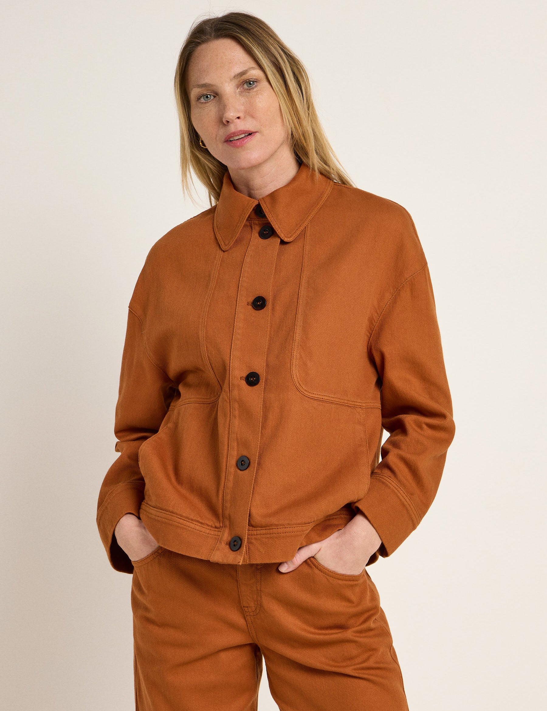 LANIUS_125_14205-335-almond-34_Relaxed-Jacke_02.jpg