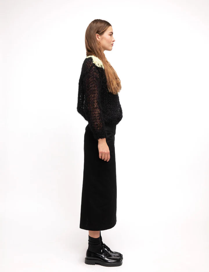 aurora-sweater-black--yellow-2.webp