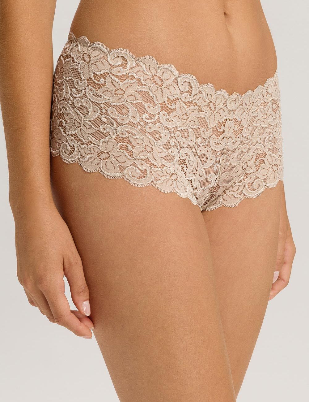 hanro_251_w_moments_panty_071447_072846_040.jpg