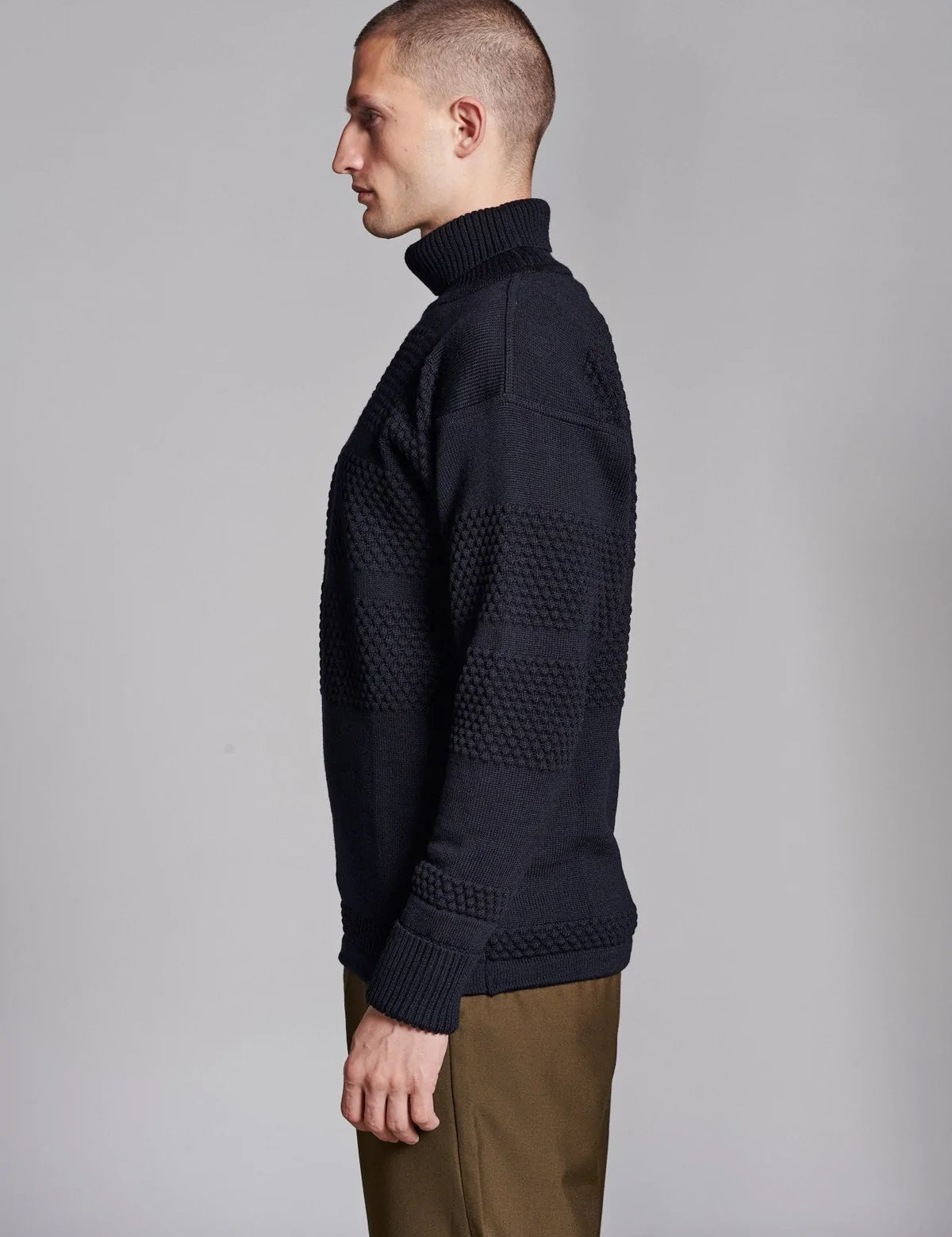 175-00HU2019-FISHERMANsweater-hojhals-navyblue-2.jpg