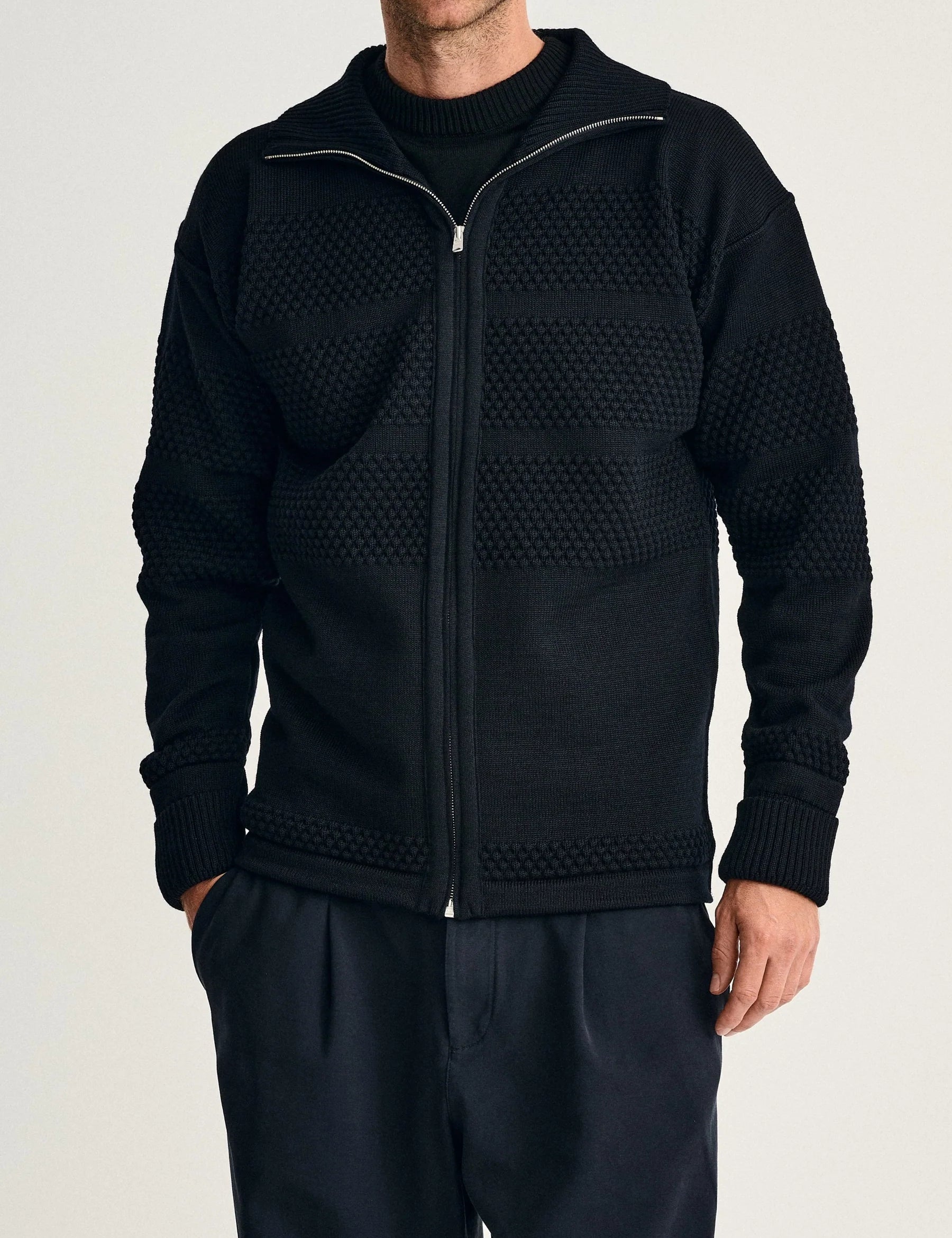 175-00lu2019-fisherman-full-zip-lang-lynlaas-navy-blue-ii-cc02-b2-torso-crop-sns-herning-w025-00452.webp