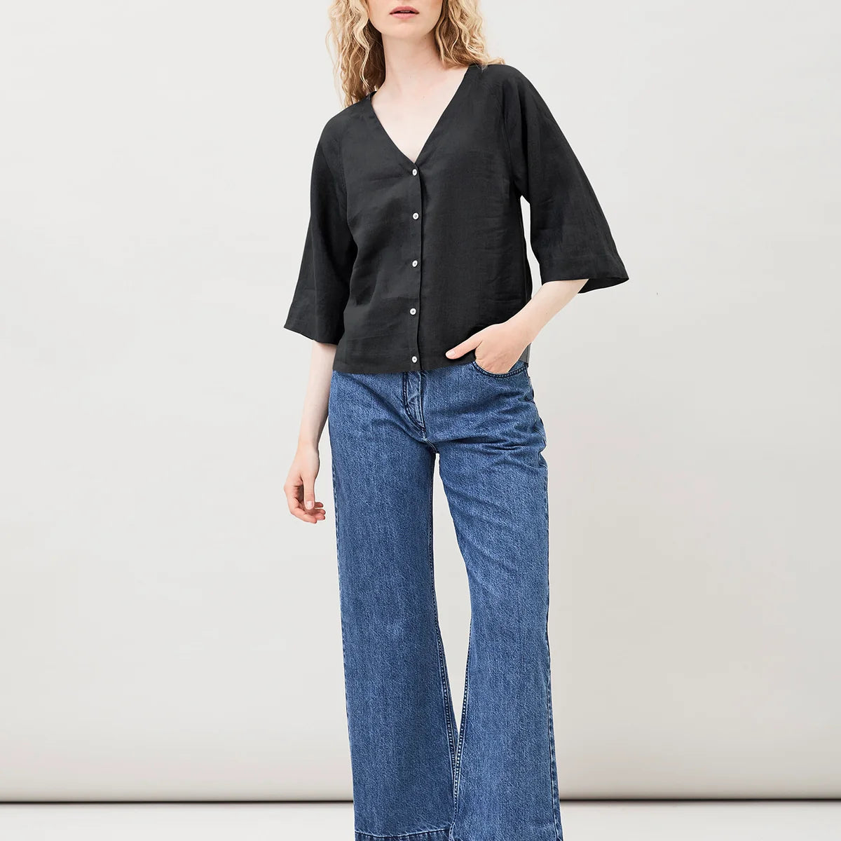 Maska Tiril - Cropped button front linen blouse