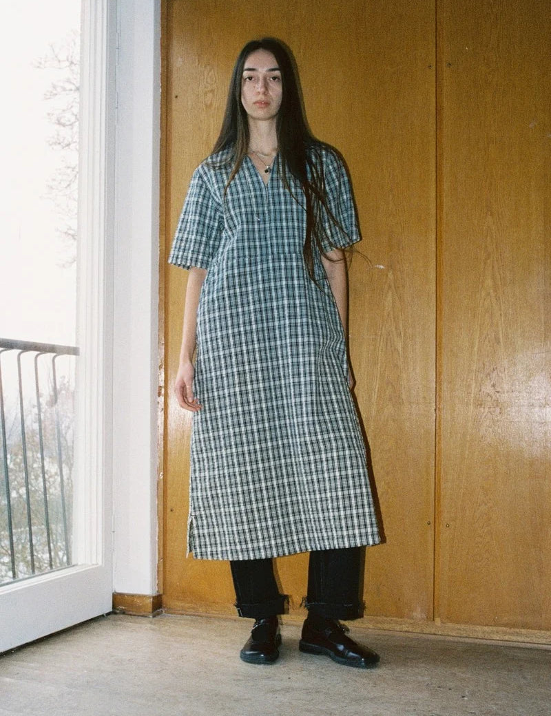 9317_e7636bc8eb-140902b36_ronja-dress-indigo-seersucker-blue_offwhite-_1-lifestyle-800.webp
