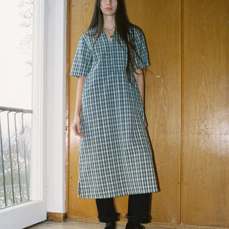 9317_e7636bc8eb-140902b36_ronja-dress-indigo-seersucker-blue_offwhite-_1-lifestyle-800.webp