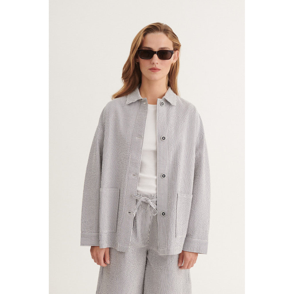 BasicApparel_25-2_Ludmilla_SS_ONECK_Asta_shorts_Asta_Jacket_381446.jpg