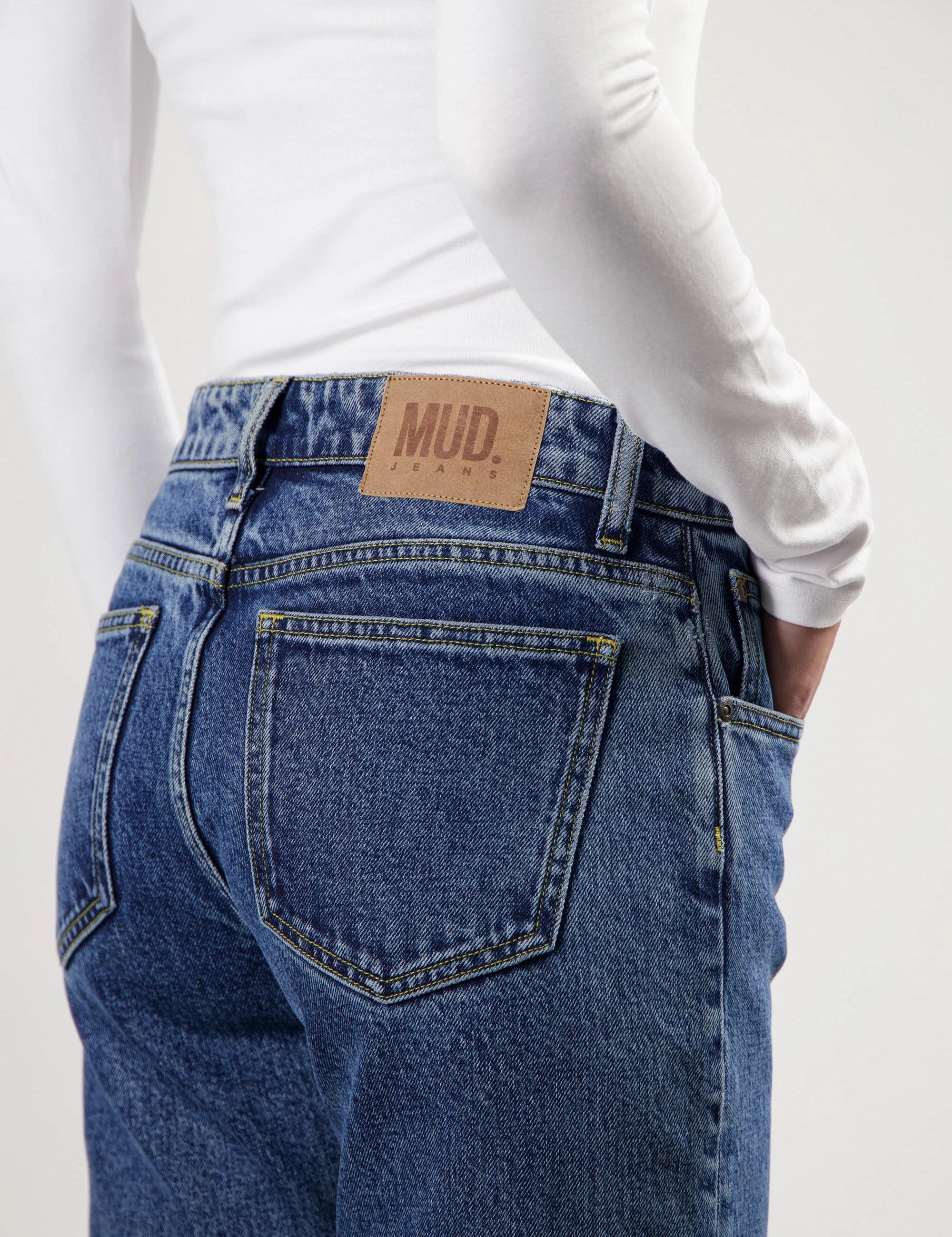 CarryStoneVintage-AW_Detail_JpgHighres_1_2000x_7f3414f9-fe18-4372-a171-c6ac139e6cb7.webp