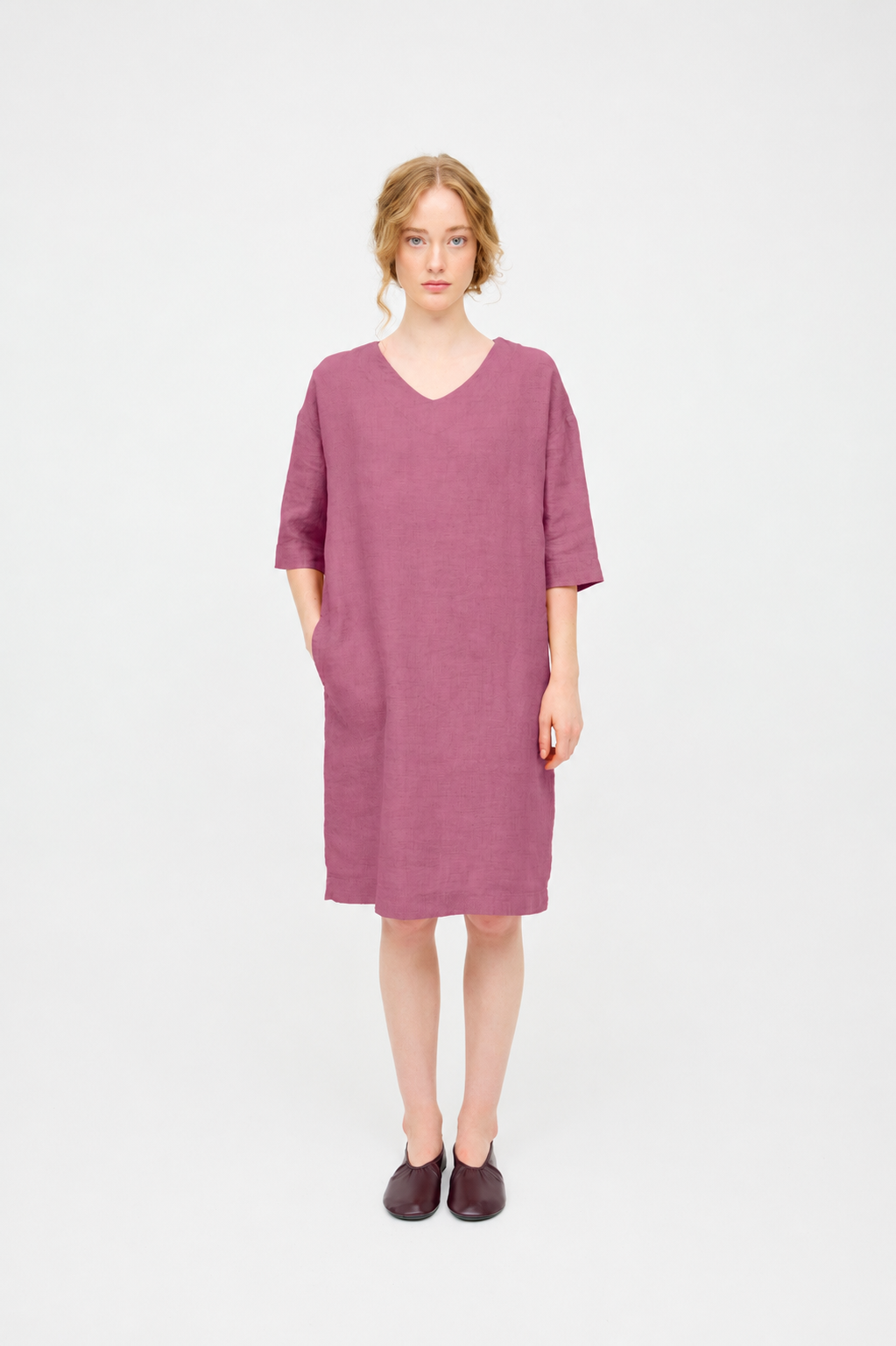 By Basics -  Dress W v-neck  - Dusty camelia
