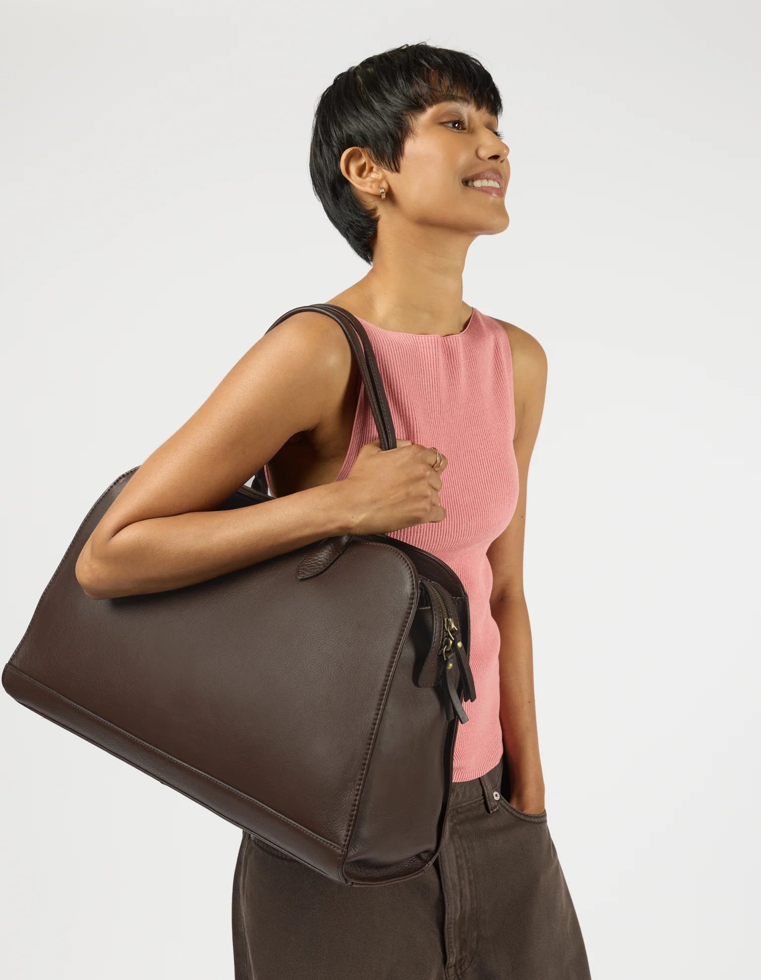 FW26-Ecom-Model-Alma-1314-Chocolate-7.webp