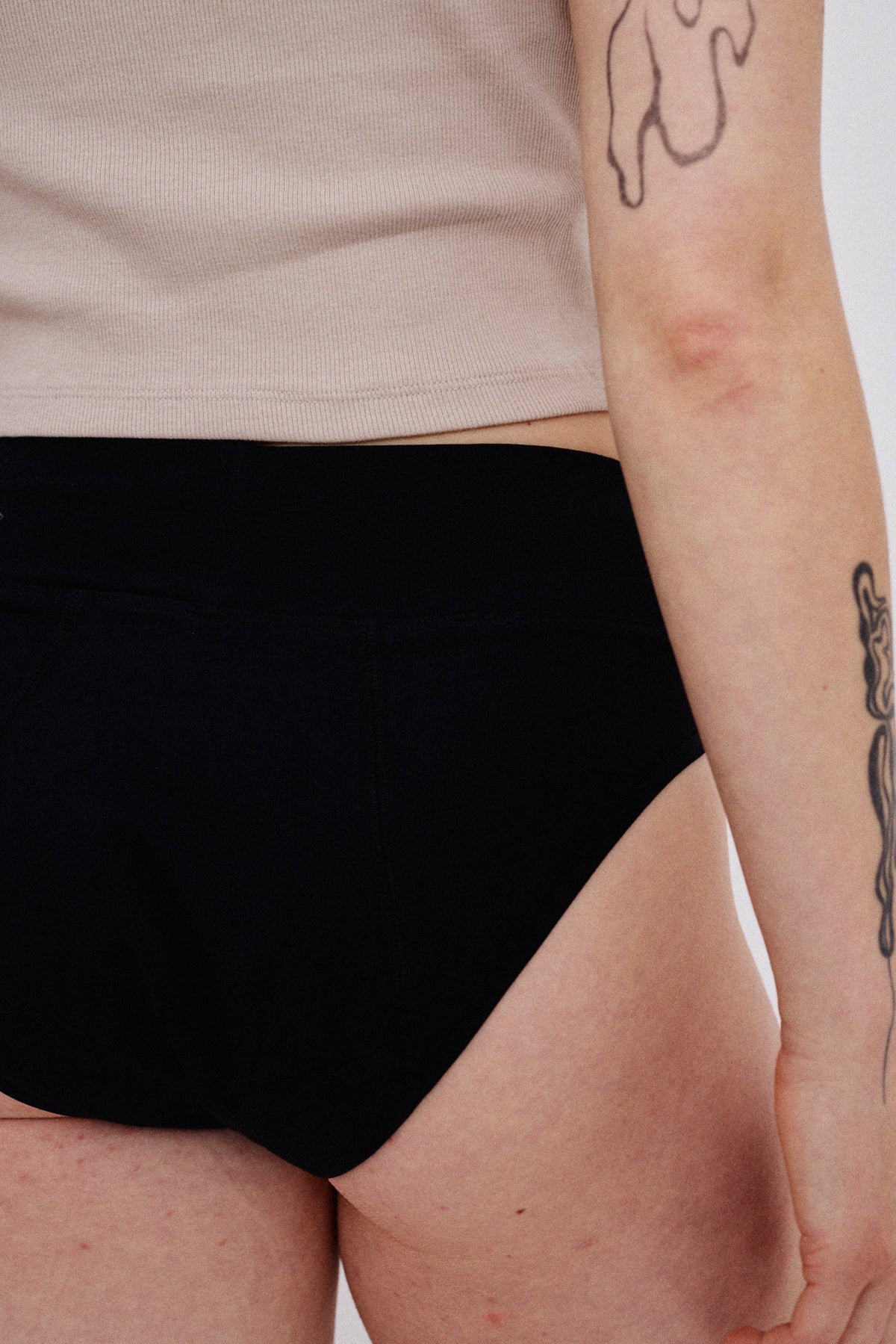 Flow 2 - Menstruationstrusser - Regular Waist - Moderate Flow - Black