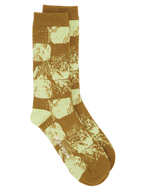 Henrik-Vibskov-Footstep-Socks-Footstep-Brown-1.webp