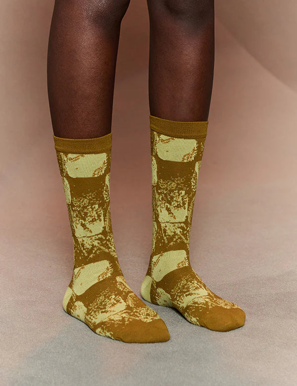 Henrik-Vibskov-Footstep-Socks-Footstep-Brown-2.webp