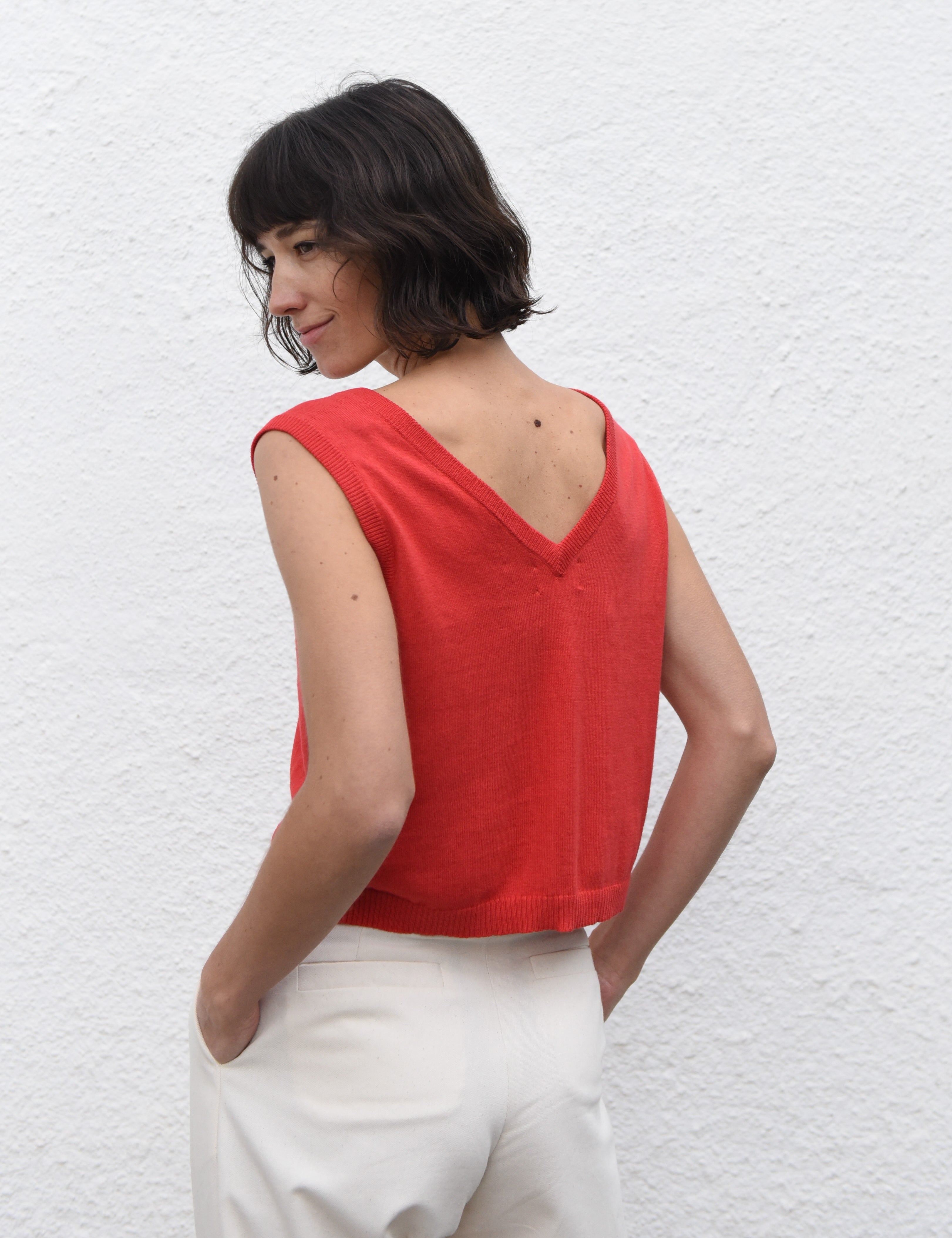 JF_SS25_Lookbook_Flora_Red_04.jpg