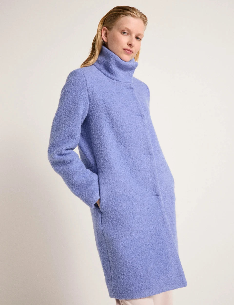 LANIUS_AW23-13782-133-dark-zen-blue-34_Boucle-Mantel_02_960x_crop_center_b08dc5e6-9444-4f79-8cf8-12bd99d49c57.webp