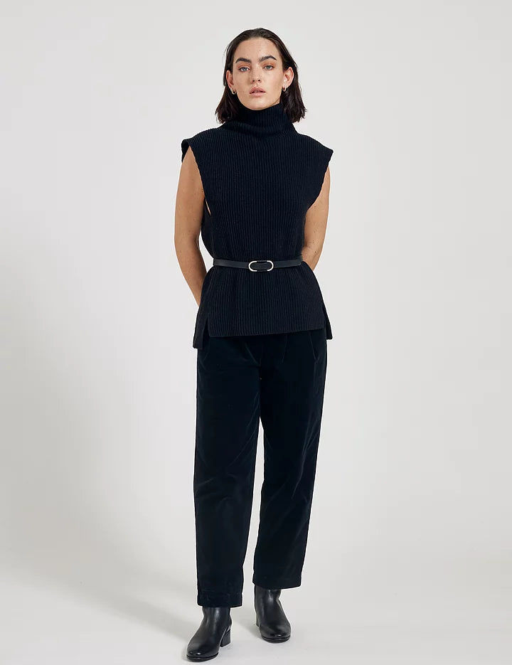 MASKA_AW23_Vani_Black_Oki_Joss_Black_Front.webp