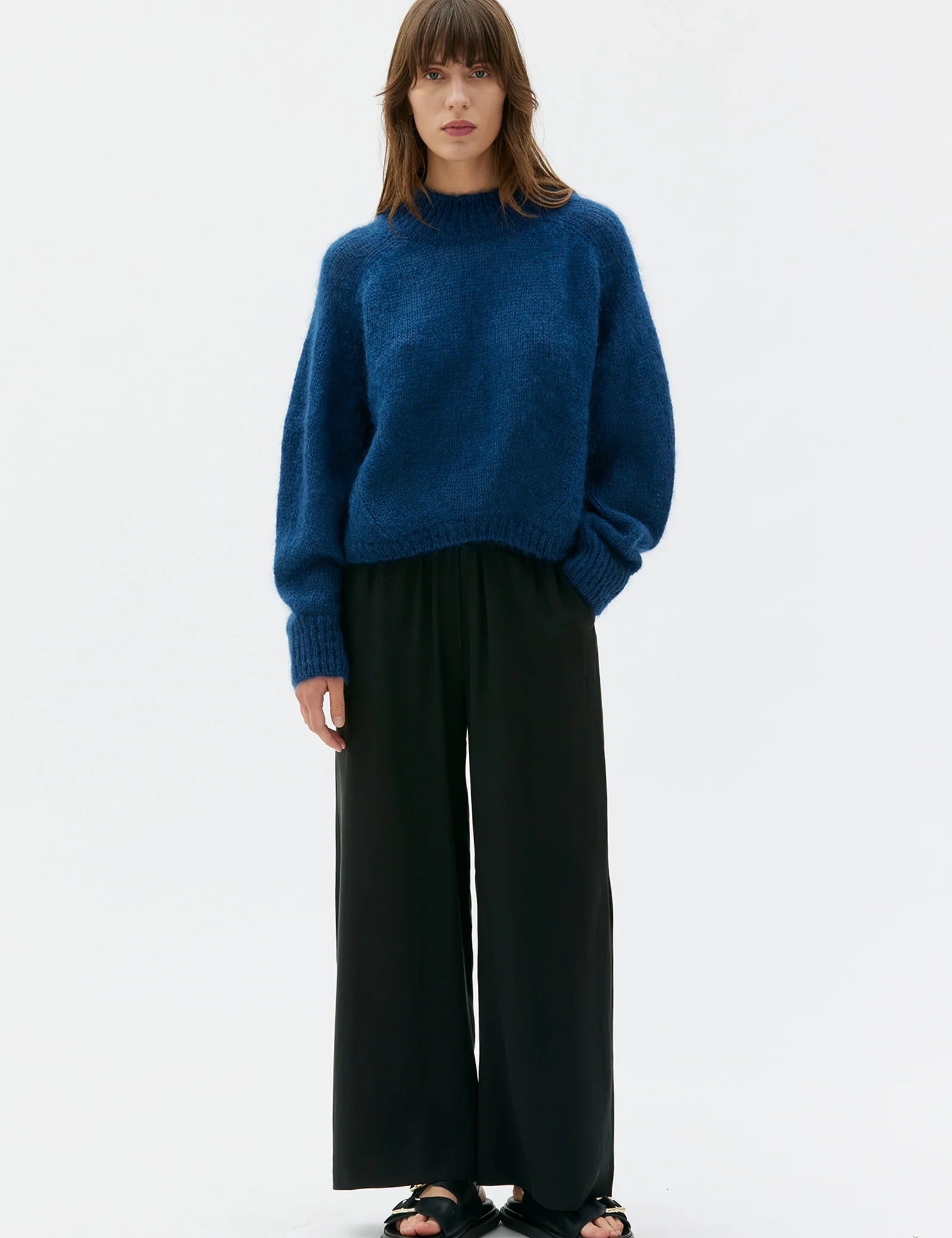 MASKA_SS25_Faye_Lazuli-blue_Gila_Black_Front.webp