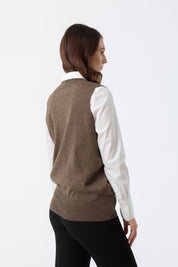 MERINO V-NECK VEST – NUTMEG BROWN