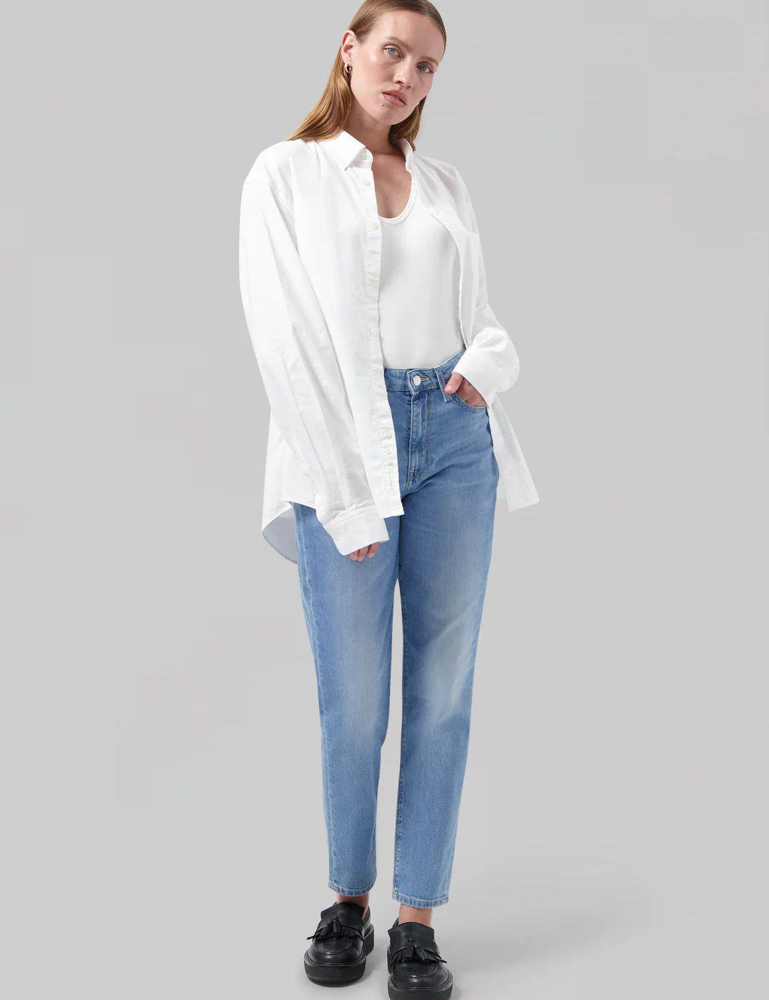 MUD-Jeans-Women-Mams-Stretch-Tapered-Old-Stone-1_540x778_2x_45d81d49-cb3c-4b61-804c-6f8030aa2457.webp