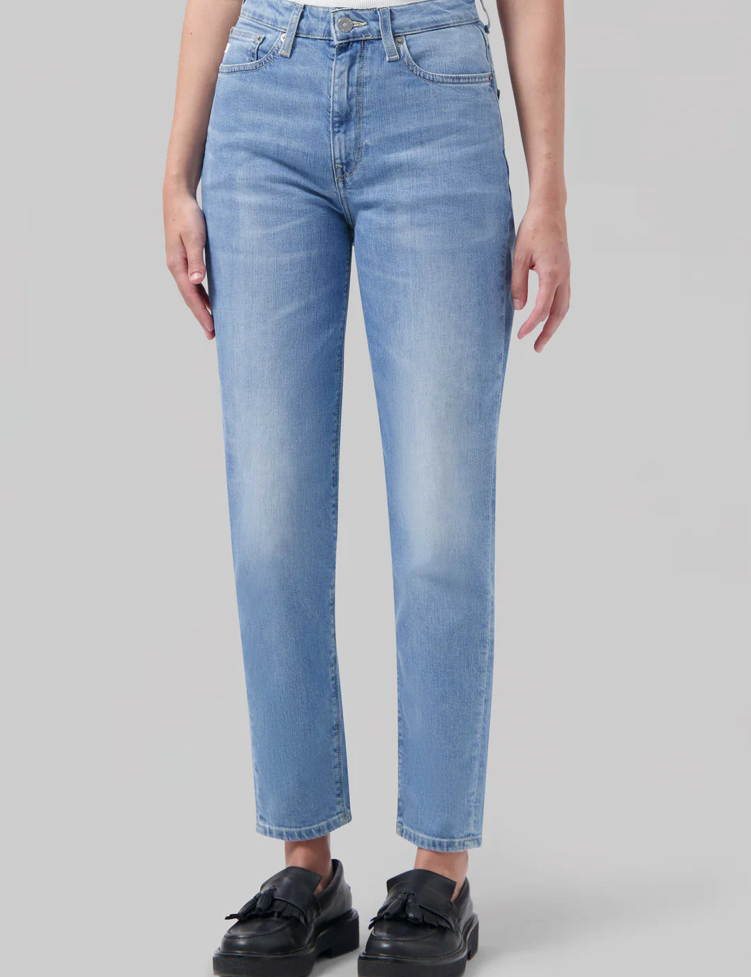 MUD-Jeans-Women-Mams-Stretch-Tapered-Old-Stone-2_540x778_2x_14fa142b-f6c0-4180-8c69-5bd7a951e312.webp