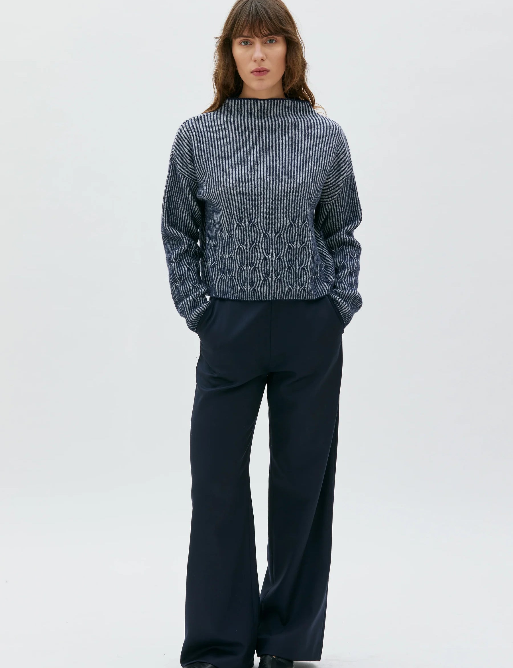 Maska_AW25_Telma_Deep-night-blue_Esha_Ink-blue_Front_1.webp