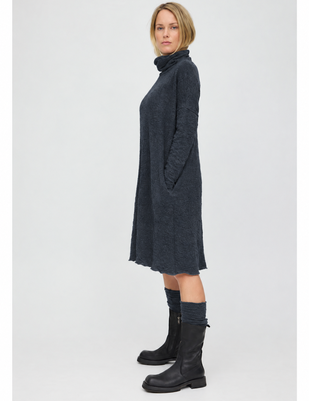 Midnight_blue_melange_dress_portrait.png