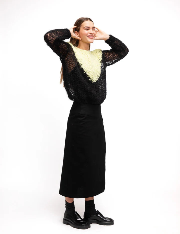 aurora-sweater-black--yellow-3.webp