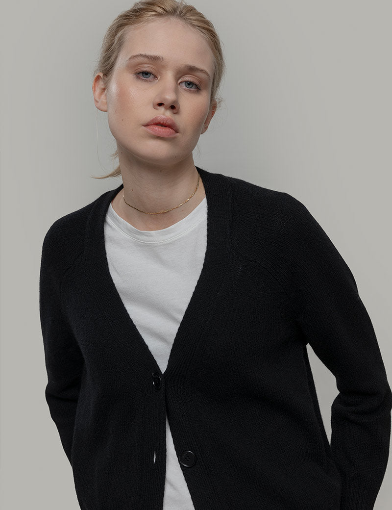 cardigan-bottoni-donna-cashmere-rigenerato-nero-3.jpg