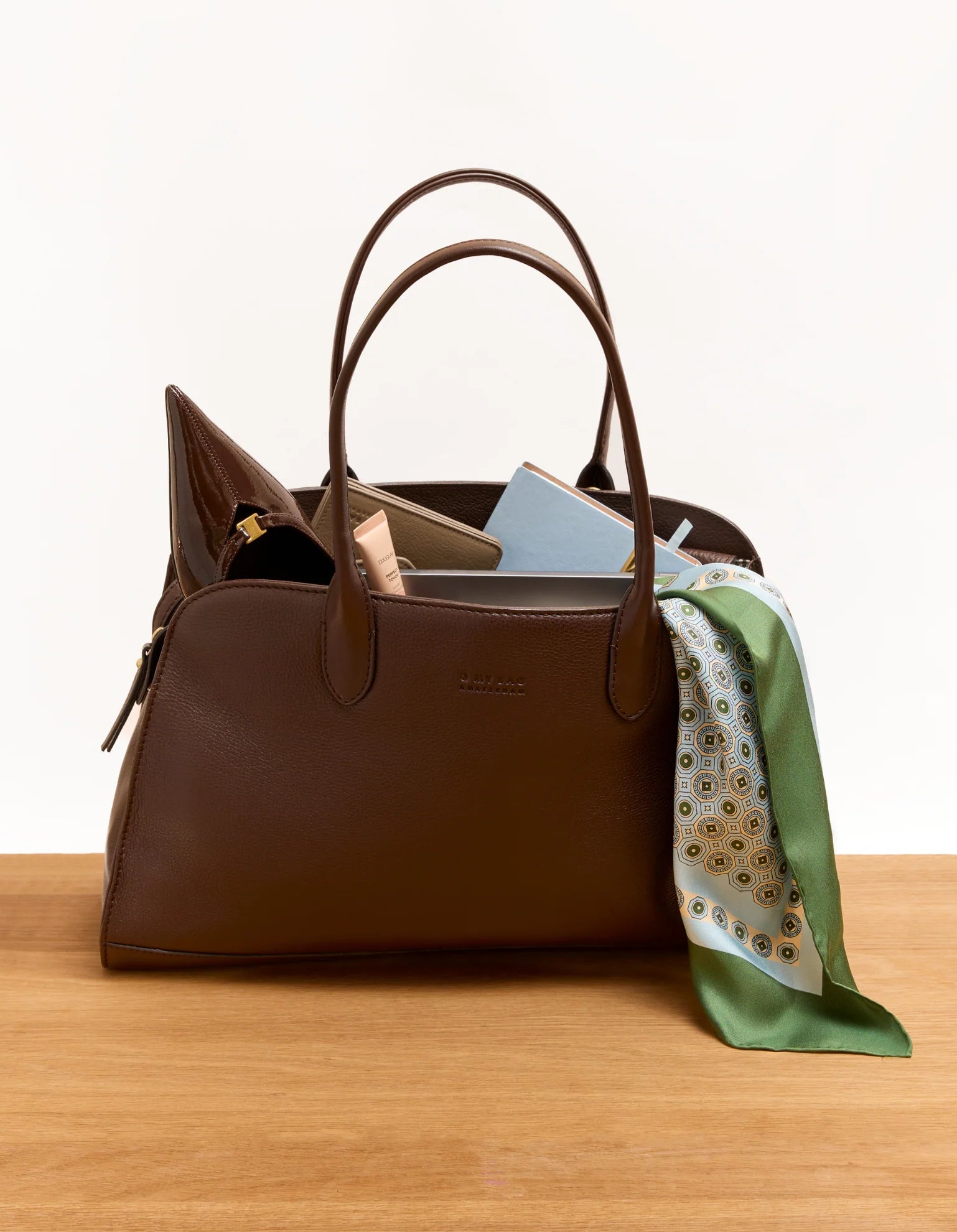 O MY BAG Alma 13/14" Soft Grain Leather - Chocolate