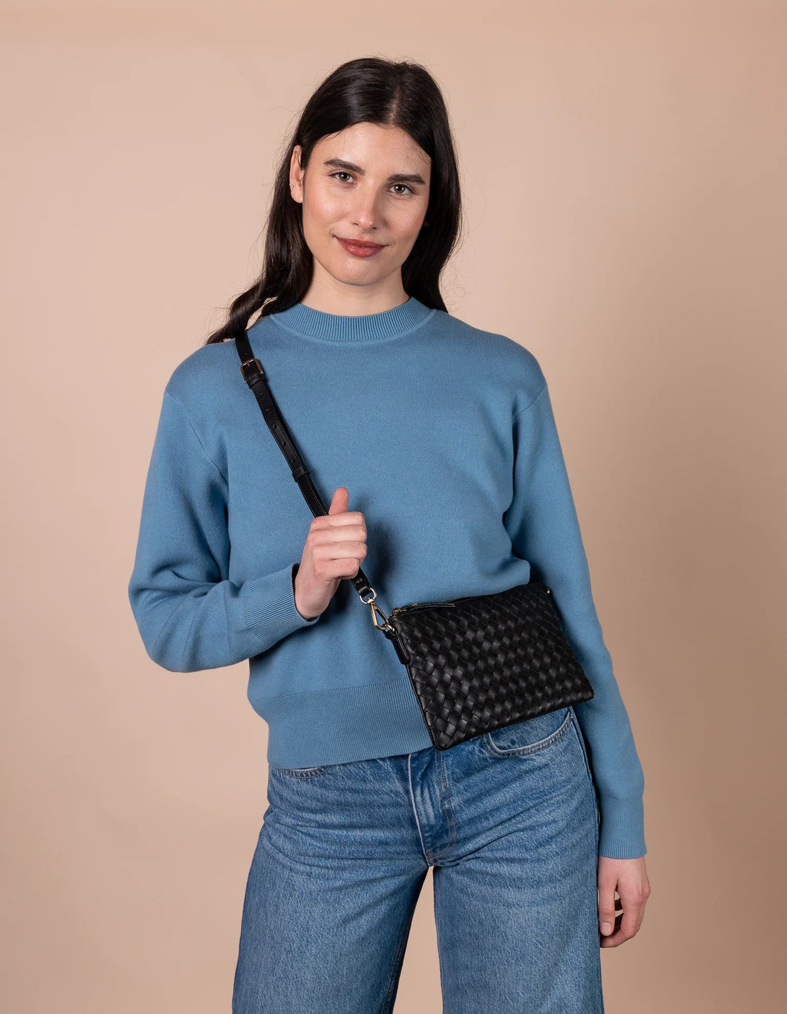 lexi_woven_black_model_2023_9.webp