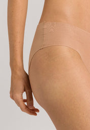 Trusser Dame usynlige kanter Hanro beige