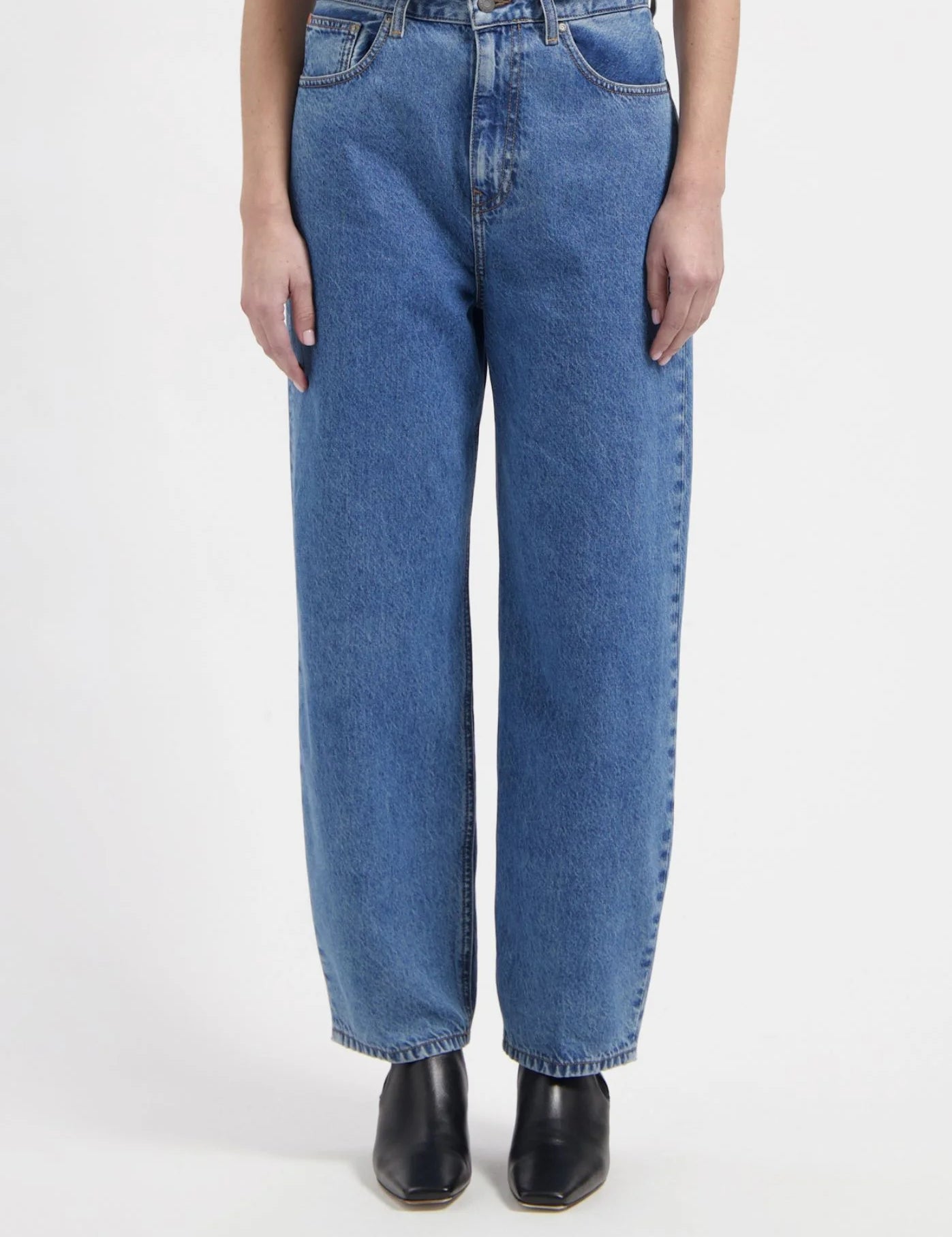 women-sustainable-jeans-brooke-high-barrel-stone-vintage-half-body-front.webp