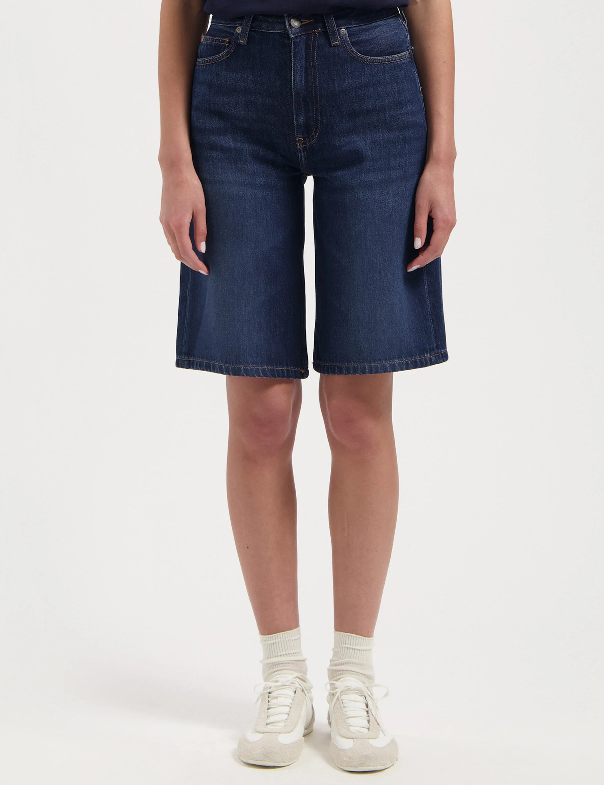women-sustainable-jeans-roxy-short-faded-vintage-half-body-front-summer.webp