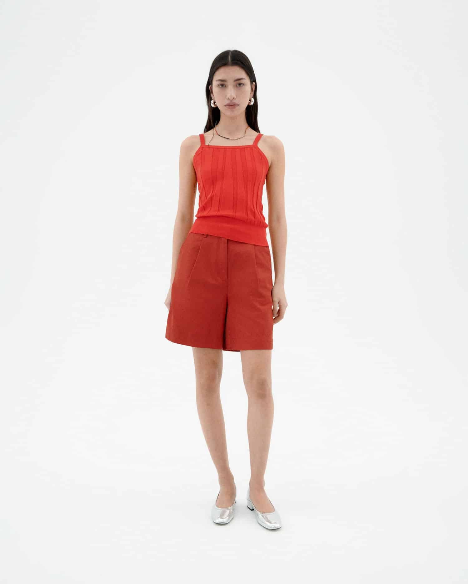 Thinking Mu - Red pleats hemp Lia bermuda shorts