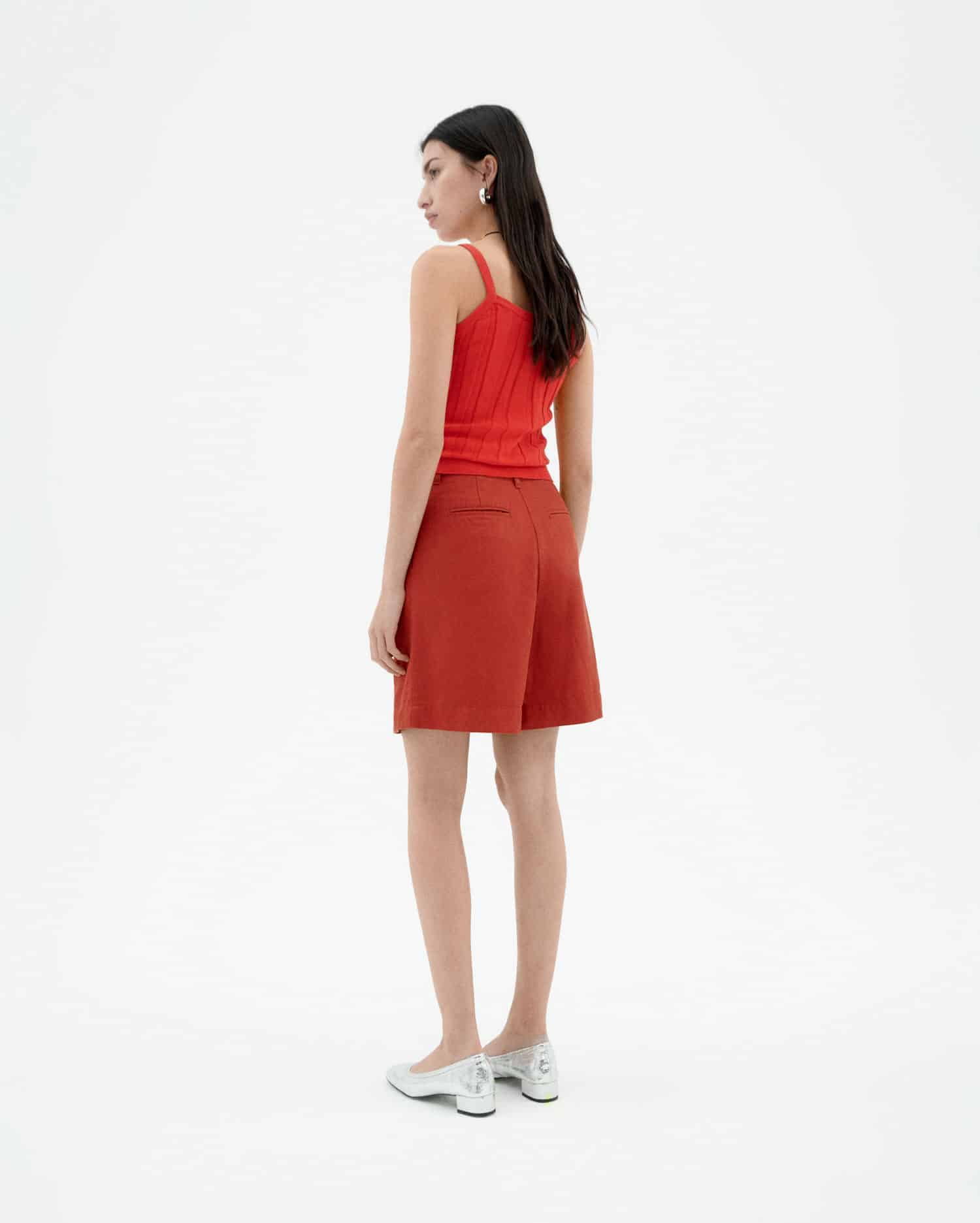 Thinking Mu - Red pleats hemp Lia bermuda shorts