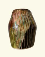Vase med bløde former brun og grøn glasur