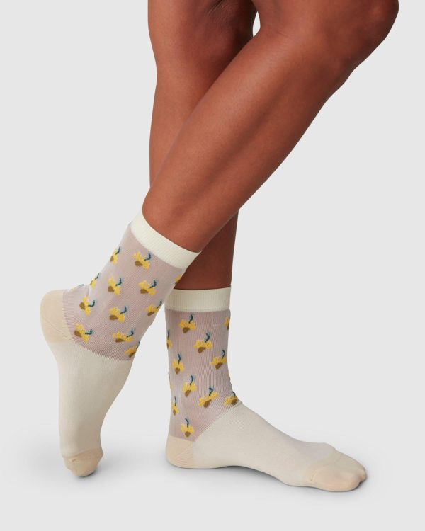 Swedish Stockings strømper Embla flower socks cream
